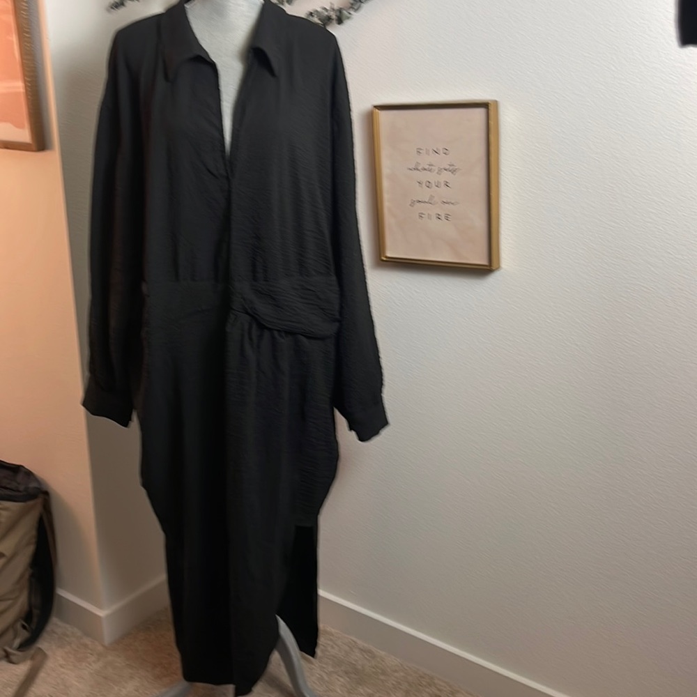 Prettylittlething black dress 
Plus size with tags